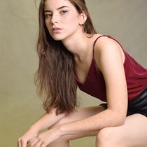 vero. Photograph, Studio Photograph, Fashion Photograph, and Portrait Photograph project by angela_zambranocm - 12.03.2025