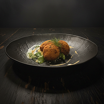 Dark Moody Culinary Focus. Digital Photograph, Food Photograph, Food St, ling, Instagram Photograph, Photo Retouching, Photographic Composition, Photographic Lighting, Photograph, Photograph, Post-production, Product Photograph, and Studio Photograph project by Yaivette Vargas - 12.09.2025