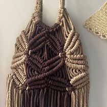 Proyecto final, diseno de Amarena. Un projet de Artisanat, Couture, Design , Création d'accessoires, Macramé, Art textile , et Design textile de pop_maudel - 17.12.2025