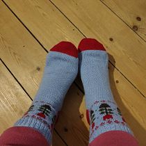 My First Handknitted Socks 🧦. Accessor, Design, Fashion Design, Fiber Arts, Knitting, and Textile Design project by Carolina Echavarría - 01.06.2026