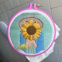 Girassois dourados. Embroider, and Textile Design project by leticia_rxr - 01.17.2026