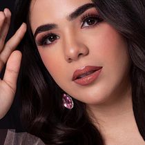 Recrear maquillaje de Natalia . Art Direction, Fashion Design, Fashion Photograph, Film, Video, TV, and Portrait Photograph project by Darwin Gabriel Beham - 01.17.2026