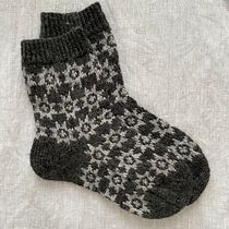 Under the Quilt socks. Accessor, Design, Fashion Design, Fiber Arts, Knitting, and Textile Design project by mrastya - 01.21.2026