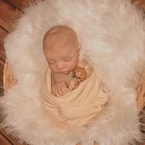 Mini photoshoot with a reborn baby. Digital Photograph, Fine-Art Photograph, and Portrait Photograph project by Denisa Eremia - 01.30.2026