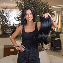 Donde todo se detiene. Color Theor, Digital Photograph, Lifest, le Photograph, Outdoor Photograph, Photographic Composition, Photographic Lighting, Photograph, Self-Portrait Photograph, and Studio Photograph project by Camila Ocampo Marín - 01.30.2026