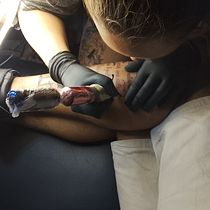 Aprendiendo puntillismo y botánica con Polilla. Tattoo Design, Traditional illustration, and Botanical Illustration project by loregau2012 - 02.02.2026