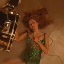 Tapa alternativa de miley cyrus disco 2025. Direção de arte, e Design gráfico projeto de sandra ruiz - 02.02.2026