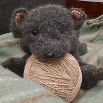 Mi cachorro. DIY, Fiber Arts, Knitting, and Textile Design project by Pino MALAVÉ RÍOS - 02.07.2026
