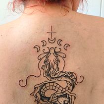 Dragón Lunar. Un progetto di Design di tatuaggi, Illustrazione tradizionale e Illustrazione botanica di Jael Vergara Vásquez - 16.02.2026