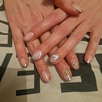 Bohemian Snake French Nails. Un proyecto de Pintura decorativa, Diseño, Ilustración tradicional, Pintura y Pattern Design de katherine_adamson - 16.02.2026