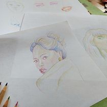 Drawing portraits with colored pencils. Desenho com lápis de cor, Desenho, Desenho de retrato, e Sketchbook projeto de Bernadette - 04.03.2026