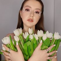 Perlas y tulipanes . Projekt z dziedziny  Manager art, st, czn, Projektowanie mod,  Fotografia mod, Kino, film i telewizja i Fotografia portretowa użytkownika Ivascu Madalina - 04.03.2026