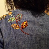 Nueva vida para una blusa de jean olvidada.. Un projet de Broderie, Créativité , et Design textile de anagusana - 07.03.2026