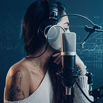Voice over, video narrativo. Audio, Music, and Music Production project by DEBORAH MARTIN HUIDOBRO - 03.10.2026