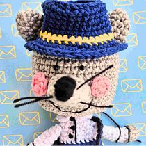 Lá vem o Ratinho. Amigurumi, Crochet, and Textile Design project by Simone Martinelli - 03.14.2026