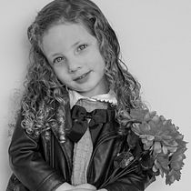 Emma celebra. Photographic Composition, Photograph, and Digital Photograph project by zambranobonillalizandrea - 03.17.2026