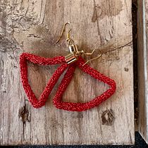Aros Rojos. Crochet, DIY, Fashion Design, Fiber Arts, Textile Design, Arts, and Crafts project by franovallev - 03.24.2026