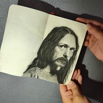 Retrato con lápiz grafito. Fine Arts, Drawing, Pencil Drawing, Traditional illustration, Portrait Drawing, Realistic Drawing, Artistic Drawing, Sketching, and Figure Drawing project by Stalin Andrade - 03.27.2026