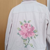 Rosa. Embroider, DIY, Upc, cling, and Textile Design project by Cristi Bega - 03.31.2026