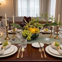 Arranjo floral para mesa posta. Decoração de interiores, Design de interiores, DIY, Paisagismo, e Design floral e vegetal projeto de Fabiana De Oliveira Molina - 07.04.2026