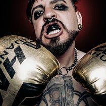 RUIDO. Color Theor, Digital Photograph, Lifest, le Photograph, Outdoor Photograph, Photographic Composition, Photographic Lighting, Photograph, Self-Portrait Photograph, and Studio Photograph project by Juan Carlos Torres Gomez - 04.12.2026
