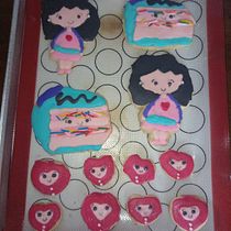 Galletas de vainilla decoradas con Royal Icing por Nathacha Bonilla. Baking, Edible Art & Icing project by Nathacha Bonilla Tovar - 04.17.2026