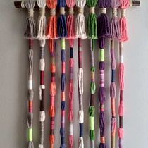 Tapiz colorido de tejido envuelto. Arts, Crafts, Macramé, Fiber Arts, Decoration, Textile D, eing, and Textile Design project by Karen S Govea - 04.18.2026