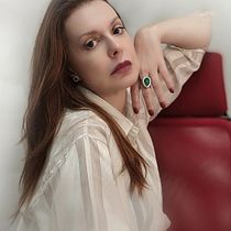 53 years old. Un projet de Photographie intérieure, Photographie lifest, le, Retouche photographique, Postproduction photographique, Photographie de portrait, Autoportrait photographique , et Photographie de Tatiana Tesch - 19.04.2026