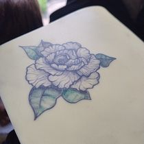 Camelia  Ein Projekt aus dem Bereich Tattoodesign, Traditionelle Illustration und Botanische Illustration von Candela arias - 21.04.2026