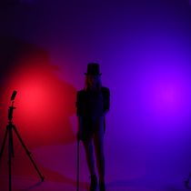 "Dark Muse" Fotografia en Estudio . Photograph, Photograph, Post-production, Fashion Photograph, Portrait Photograph, Photographic Lighting, Studio Photograph & Interior Photograph project by karenfernandezph - 04.22.2026