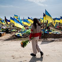 Alone: wives of fallen soldiers. Digital Photograph, Documentar, Photograph, and Outdoor Photograph project by Katya Moskalyuk - 04.28.2026
