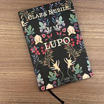 Naturalistic Pattern for Book Cover "Lupo" Ein Projekt aus dem Bereich Botanische Illustration, Zeichnung, Traditionelle Illustration, Musterdesign und Bleistiftzeichnung von vivicoccia87 - 05.05.2026