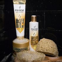 the hair rituals. Marketing, Advertising, Mobile Photograph, Product Photograph, Photograph, Social Media, Instagram, Instagram Photograph, Lifest, le Photograph, and Mobile Marketing project by valerie diaz anaya - 05.14.2026