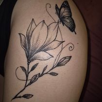 Magnolia flower with butterfly  . Desain Tato proyek oleh Ewelina Samojlik - 05.15.2026