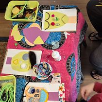 Retrato Investigativo. Arts, Crafts, Collage, and Creating with Kids project by Simone Martinelli - 05.31.2026