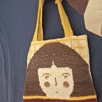 Bolsa de crochê com técnica Tapestry. Crochet, Accessor, Design, DIY, Pattern Design, Fiber Arts, and Textile Design project by Luiza Prevedel - 06.03.2026