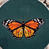 Borboleta Monarca - bordado sob técnica de pintura de agulha/bordado realista.. Un proyecto de Bordado, Ilustración tradicional y Diseño textil de stefanidmc - 05.06.2026