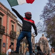 Imagen para redes con el tema de motociclista y mundial. Publicidade, Vídeo, Produção audiovisual, Fotografia digital, Marketing de conteúdo, Inteligência Artificial, e Criação de Conteúdo com IA projeto de lider_marca02 - 17.06.2026