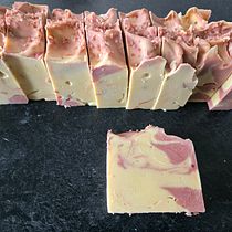 Natural cold process soap | Grapefruit. Arts, Crafts, and DIY project by Sophie Garant-Ducas - 07.19.2026