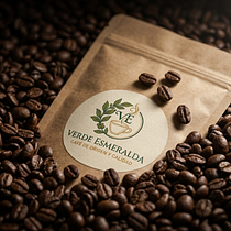 Verde Esmeralda. Branding, Identity, Graphic Design, Management, Productivity, Artificial Intelligence, AI Design, AI Content Creation, LLMs & Intelligent Assistants project by Angel Payano V - 07.21.2026