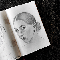 Retrato Realista: rosto feminino. Fine Arts, Pencil Drawing, Drawing, Portrait Drawing, Realistic Drawing, and Figure Drawing project by Rebecca Cristina Lemos - 07.26.2026