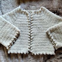 Saquito corto. Fashion Design, Fiber Arts, DIY, Crochet, and Textile Design project by joyce919alves - 07.29.2026