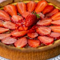 Sitio web para negocio de postres. Design project by Mirel Campos - 07.30.2026