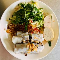 Bánh Cuốn Nóng (Traditional Vietnamese Steamed Rice Rolls). Photography project by Tran Thi Tuong Vi - 08.01.2026