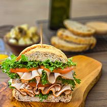 Fotografía de emparedado. Photography, Photography Post-production, Photo Retouching, Product Photography, Photographic Lighting, Studio Photography, Digital Photography, Food Photography, Instagram Photography, and Food Styling project by Gabriel Grimaldo - 08.04.2026