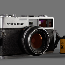 Olympus 35 SP - Hero Prop - Game Asset. Een project van Ontwerp van Marcelo Aguirre Olivares - 16.09.2026
