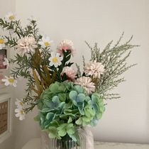 Summers garden . Un projet de Décoration, Décoration d'intérieur, DIY , et Art floral et végétal de imogenlilyshaw - 18.09.2026