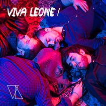 Diseño de un libreto musical para el grupo Viva Leone!. Editorial Design, Photograph, Studio Photograph, Product Photograph, Portrait Photograph, and Photographic Lighting project by Irene García - 09.04.2018