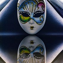 Mi Proyecto del curso: Iluminación con flash de mano para principiantes: Mascara Veneciana. Product Photograph project by Ernesto Quiroga - 01.07.2020