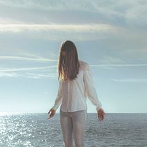 Schweben Ein Projekt aus dem Bereich Fotografie, Artistische Fotografie, Studiofotografie, Porträtfotografie, Digitalfotografie und Fotoretuschierung von La Cova Studio - 17.01.2020